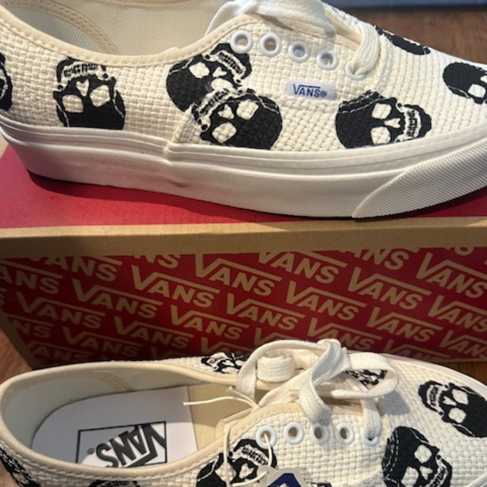 Brand New With Tags, With Box-Authentic 44 Dx Skulls Vans Mens Sz 7/Wmn Sz  8.5